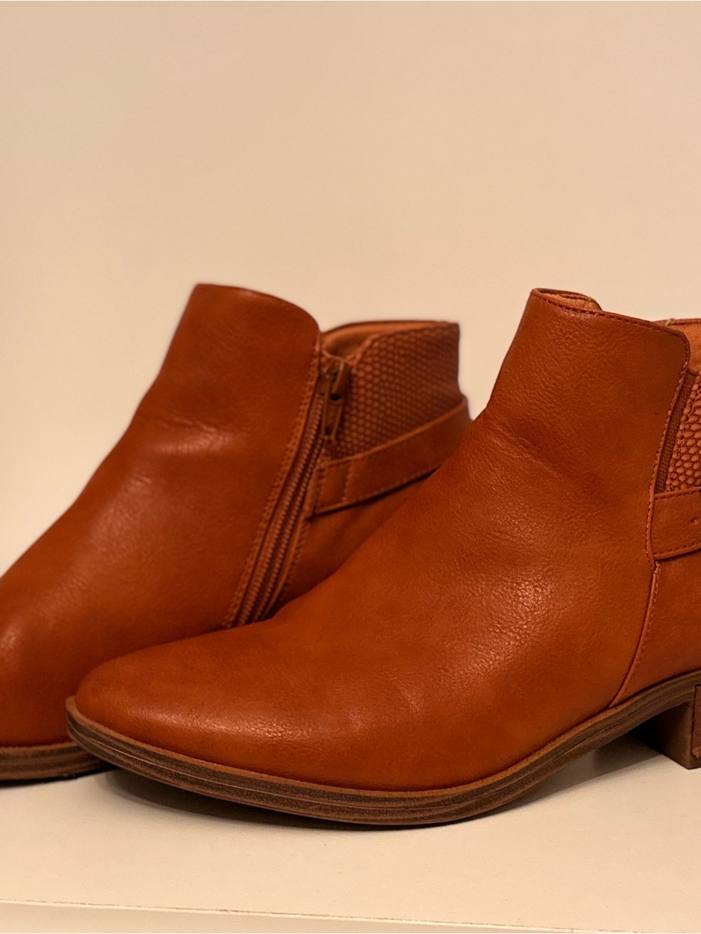 FALL VIbes!!BareTraps Cognac Tan Leather Ankle Booties Marconi 7.5